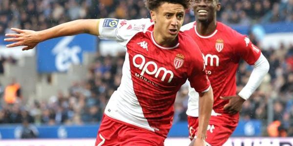 نابولي يقترب من ضم إلياس بن صغير لتعويض كفاراتسخيليا