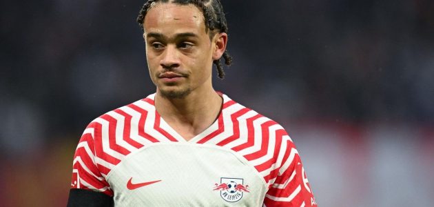 بايرن ميونخ يجدد اهتمامه بسيمونز